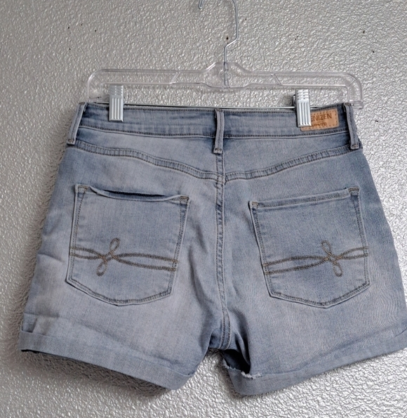Denizen Levi's High Rise Shorts  Size 4  Waist 27 - Picture 2 of 6